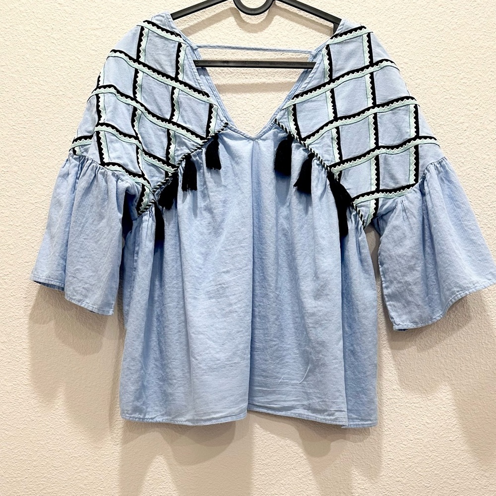 Pre-Loved! Crown & Ivy Blue Peasant Blouse!